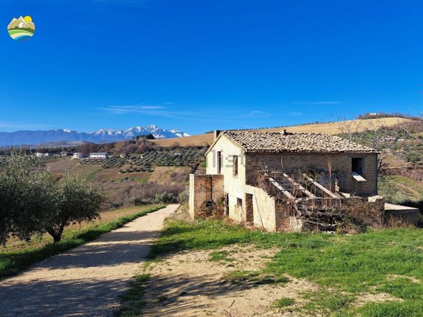 rudere in vendita a Castilenti