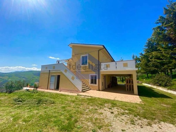 casa indipendente in vendita a Castilenti
