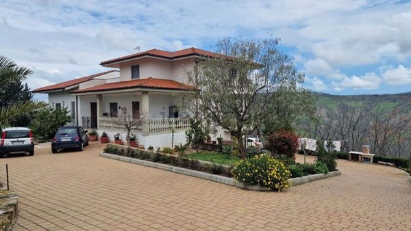 casa indipendente in vendita a Castilenti