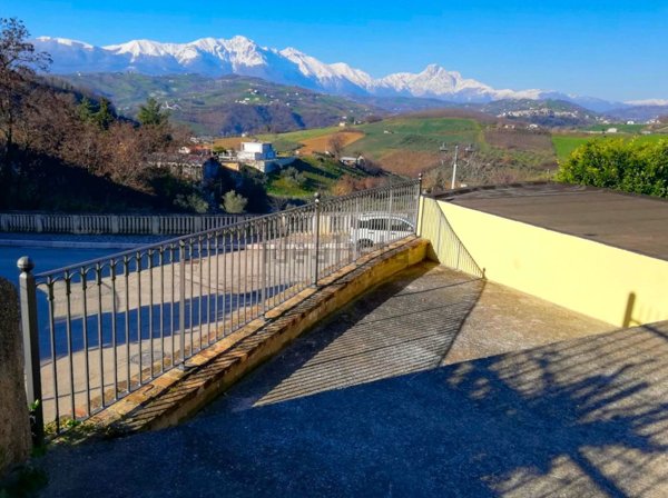 casa indipendente in vendita a Castilenti