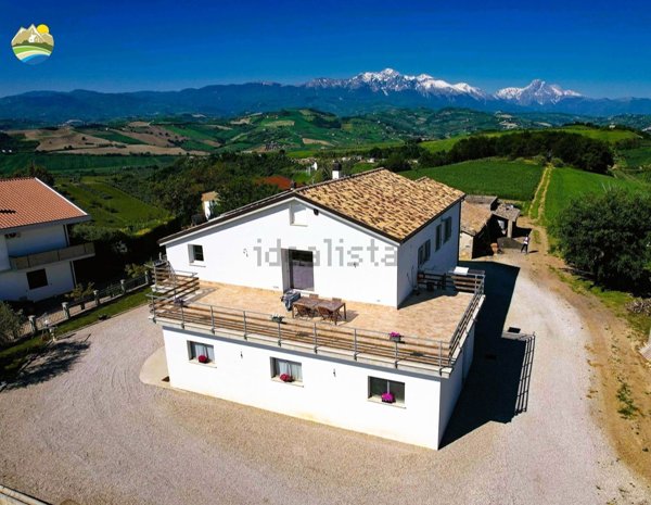 casa indipendente in vendita a Castilenti
