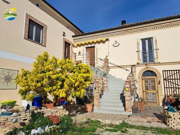 casa indipendente in vendita a Castilenti