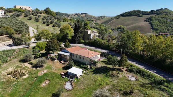 casa indipendente in vendita a Castilenti