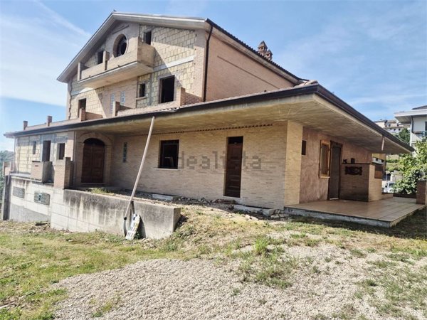 villa in vendita a Castilenti