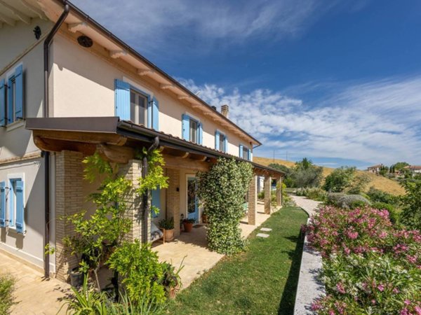 casa indipendente in vendita a Castilenti in zona Vicenne