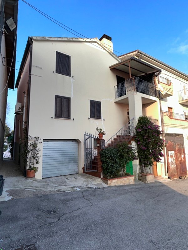 casa indipendente in vendita a Cellino Attanasio
