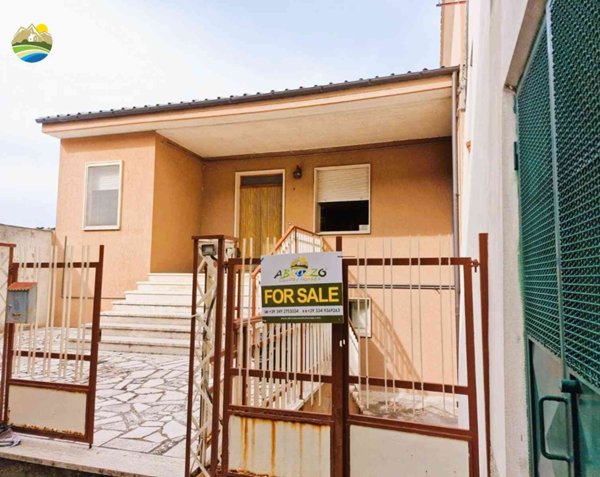 casa indipendente in vendita a Cellino Attanasio