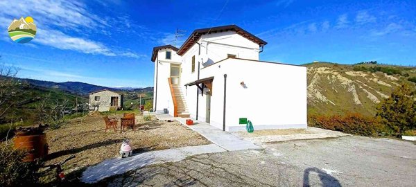 casa indipendente in vendita a Cellino Attanasio