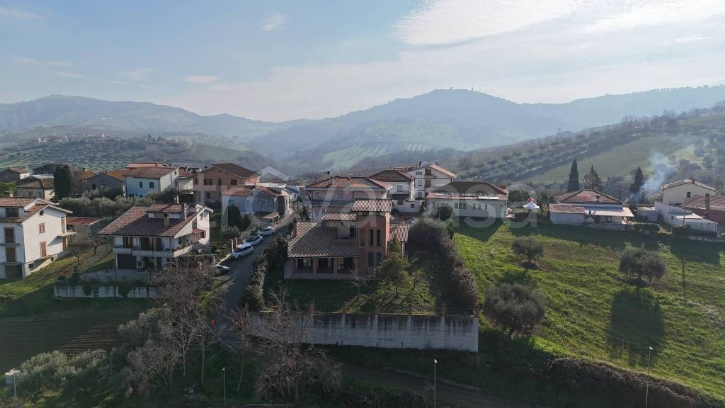 casa indipendente in vendita a Cellino Attanasio