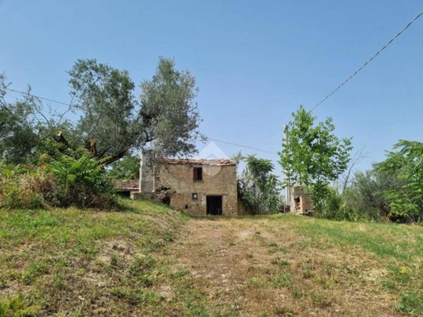 terreno agricolo in vendita a Cellino Attanasio in zona Monteverde