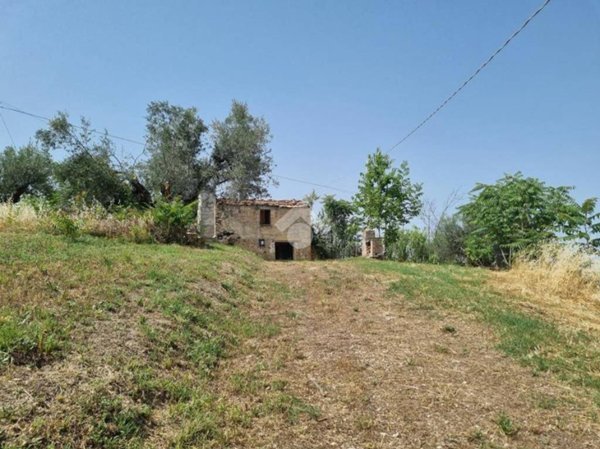 terreno agricolo in vendita a Cellino Attanasio in zona Monteverde