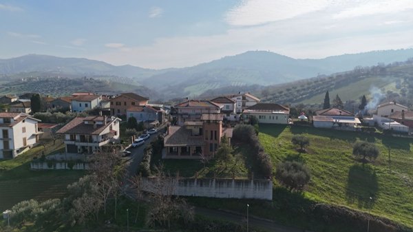 casa indipendente in vendita a Cellino Attanasio