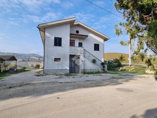 casa indipendente in vendita a Cellino Attanasio