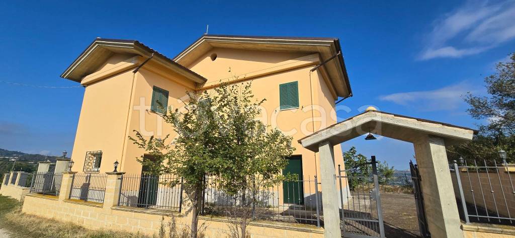 casa indipendente in vendita a Cellino Attanasio