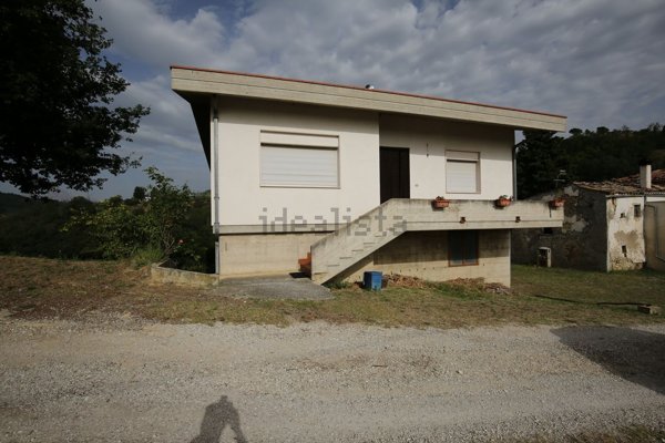 casa indipendente in vendita a Cellino Attanasio in zona Valviano
