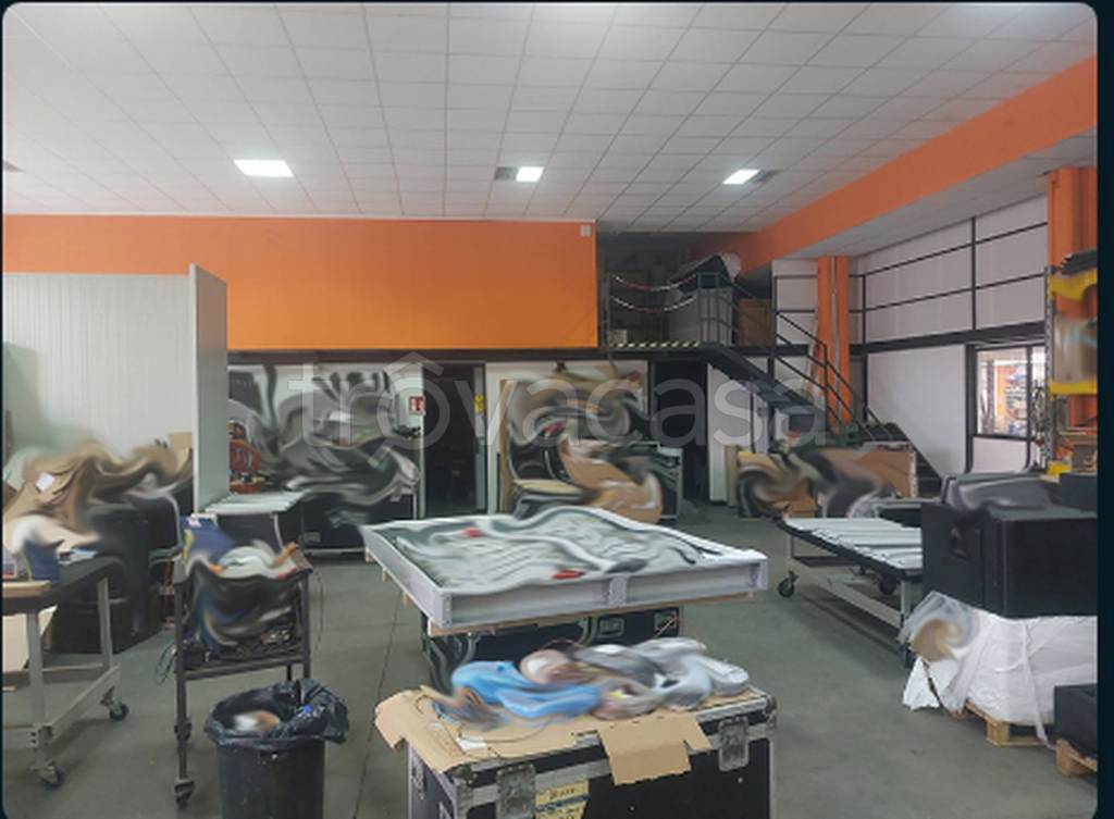 locale commerciale in vendita a Cellino Attanasio in zona Faiete