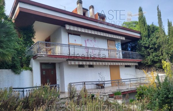 casa indipendente in vendita a Cellino Attanasio in zona Faiete