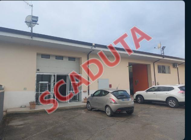 locale commerciale in vendita a Cellino Attanasio in zona Faiete