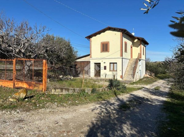 casa indipendente in vendita a Cellino Attanasio
