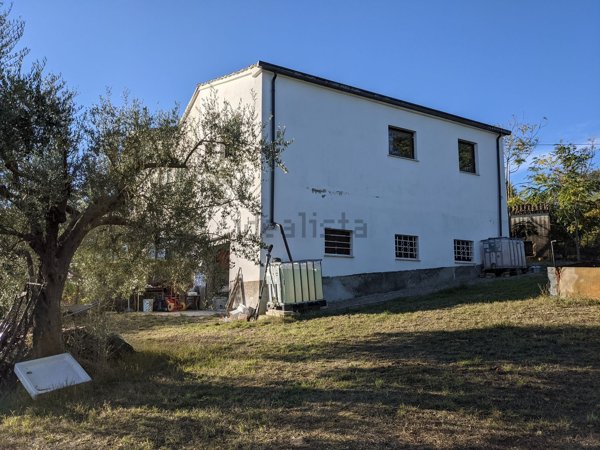 pentavano in vendita a Cellino Attanasio