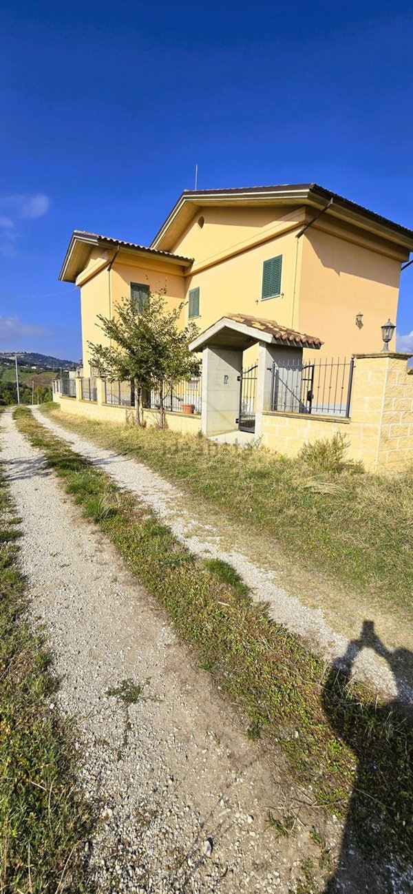 pentavano in vendita a Cellino Attanasio