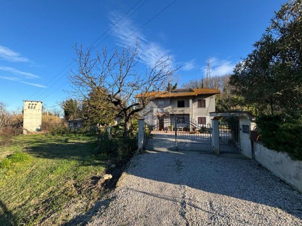 appartamento in vendita a Cellino Attanasio in zona Monteverde