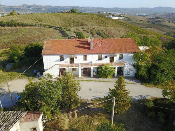 casa indipendente in vendita a Cellino Attanasio in zona Minghetti