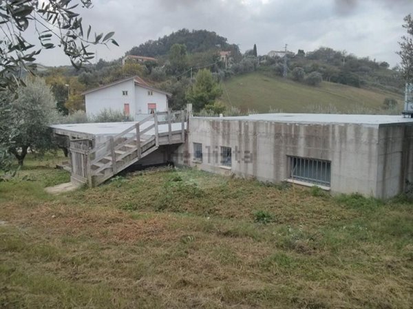 quadrivano in vendita a Cellino Attanasio in zona Monteverde