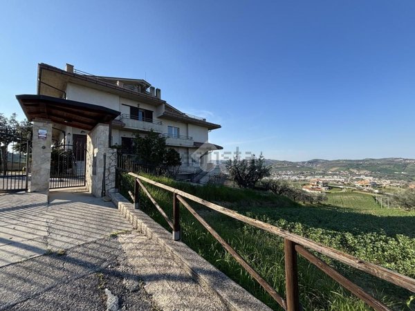 casa semindipendente in vendita a Cellino Attanasio