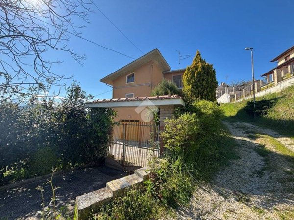 casa indipendente in vendita a Cellino Attanasio in zona Valviano