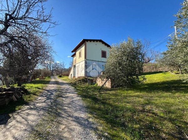 casa indipendente in vendita a Cellino Attanasio in zona Artemisio