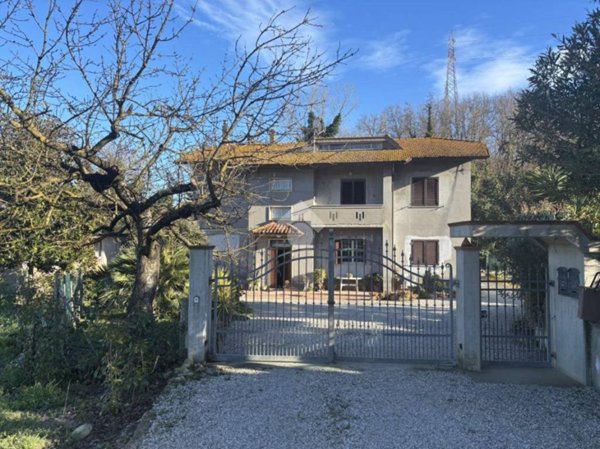 appartamento in vendita a Cellino Attanasio in zona Monteverde