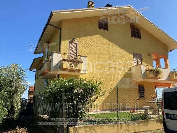 appartamento in vendita a Cellino Attanasio in zona Feudi