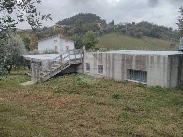 casa indipendente in vendita a Cellino Attanasio