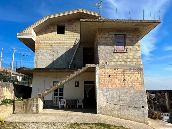 casa indipendente in vendita a Cellino Attanasio
