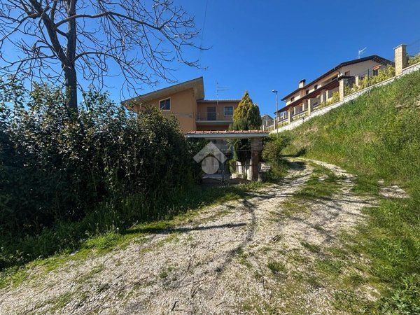 casa indipendente in vendita a Cellino Attanasio
