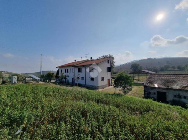 casa indipendente in vendita a Cellino Attanasio in zona Artemisio