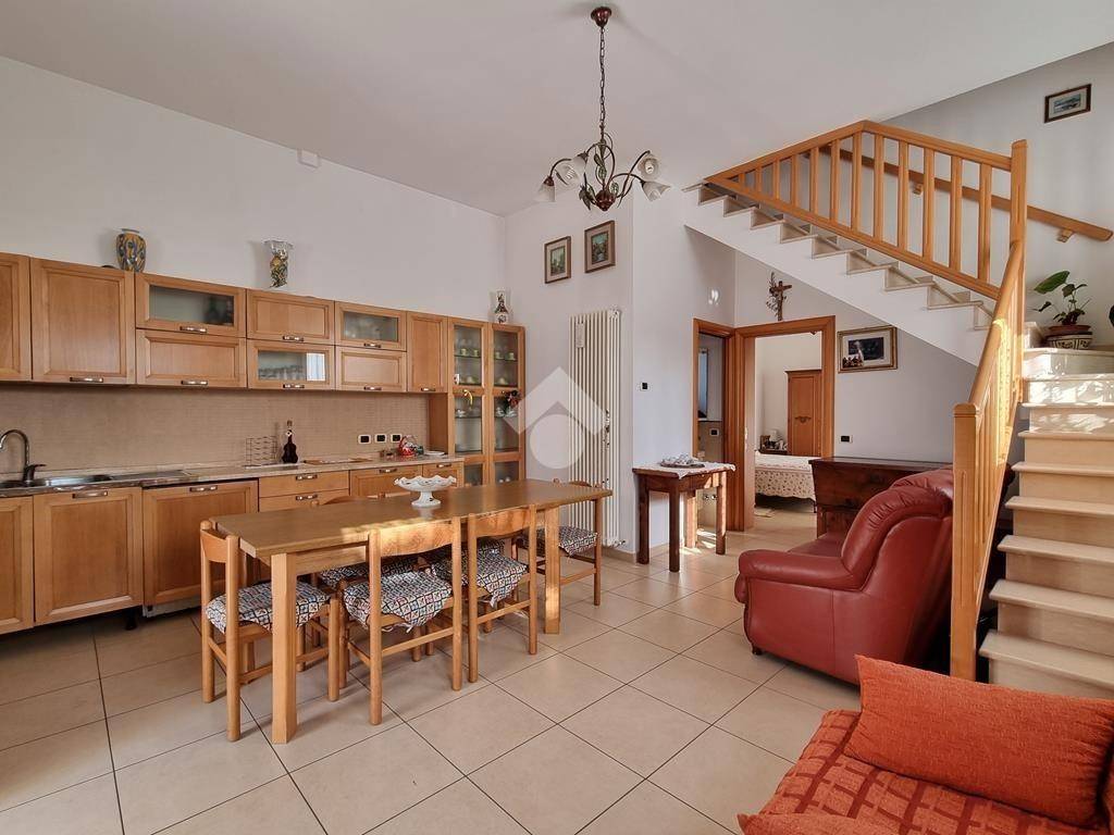 casa indipendente in vendita a Cermignano