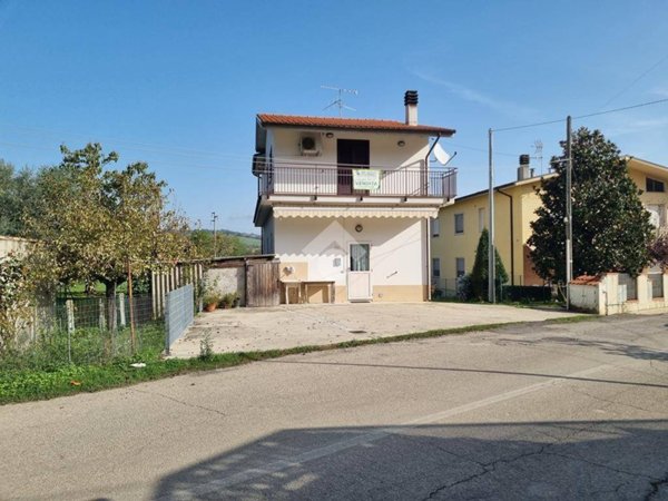 casa indipendente in vendita a Cermignano