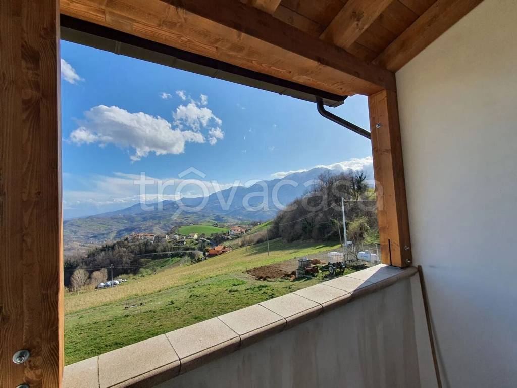 casa indipendente in vendita a Cermignano in zona Saputelli