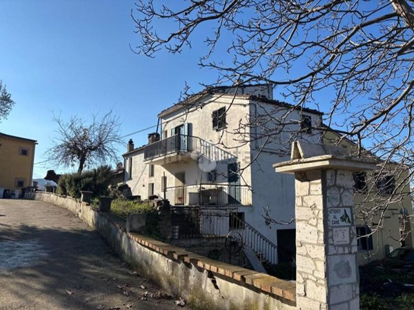 casa indipendente in vendita a Cermignano in zona Villa Compagni