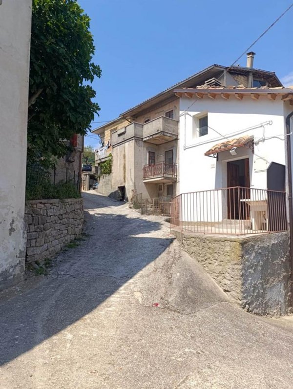casa indipendente in vendita a Cermignano in zona Poggio delle Rose