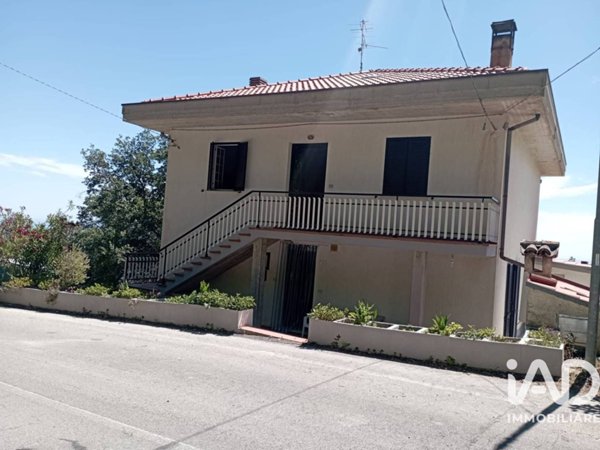 casa indipendente in vendita a Cermignano in zona Poggio delle Rose