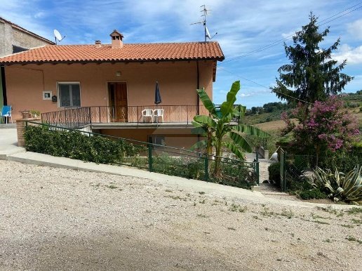 casa indipendente in vendita a Cermignano in zona Poggio delle Rose