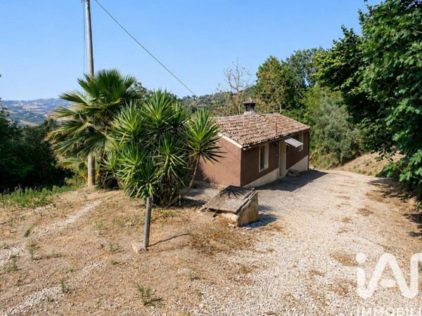 casa indipendente in vendita a Cermignano in zona Montegualtieri