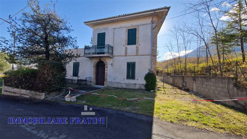 casa indipendente in vendita a Civitella del Tronto