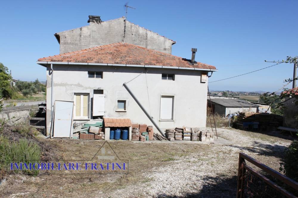 casa indipendente in vendita a Civitella del Tronto