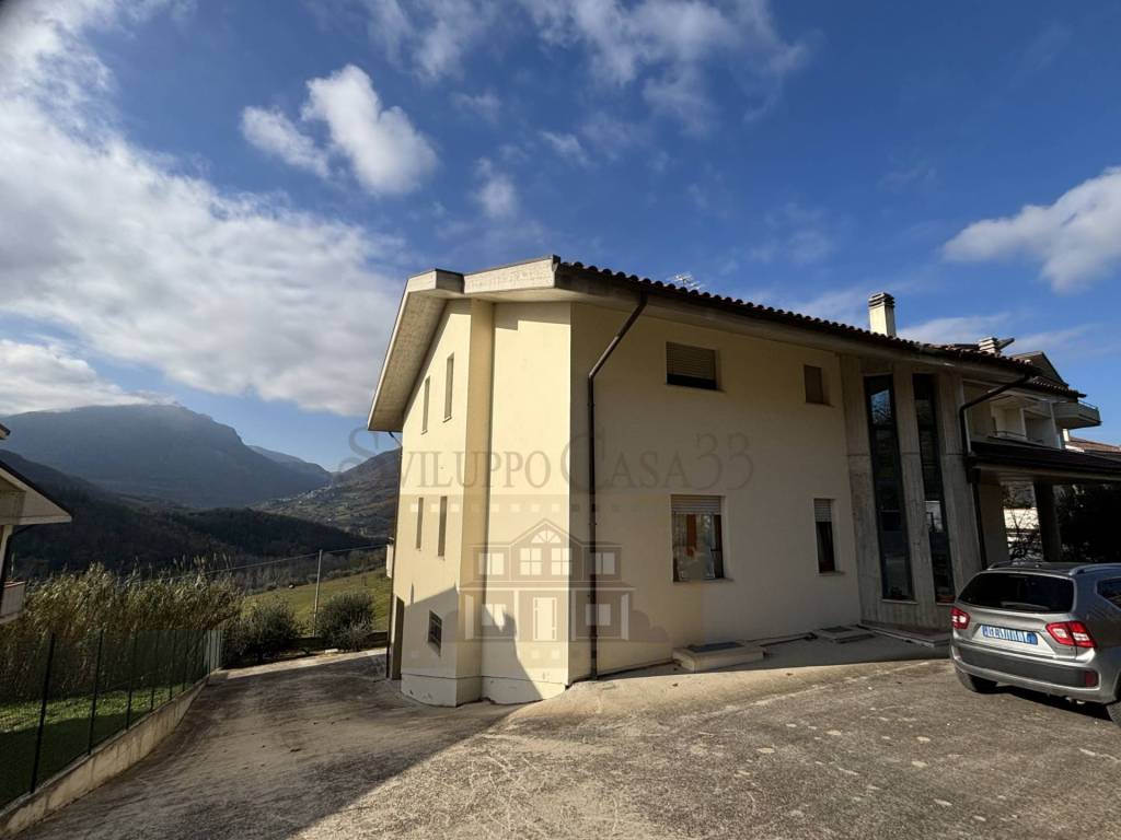casa indipendente in vendita a Civitella del Tronto
