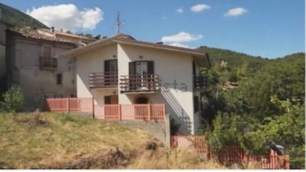 casa indipendente in vendita a Civitella del Tronto