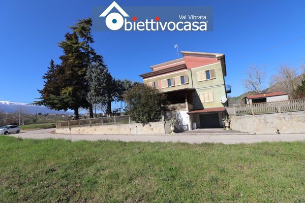 casa indipendente in vendita a Civitella del Tronto